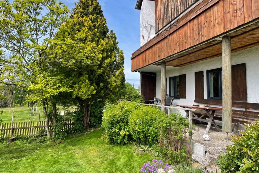 Ihre eigene Terasse mit Garten und privatem Spielplatz